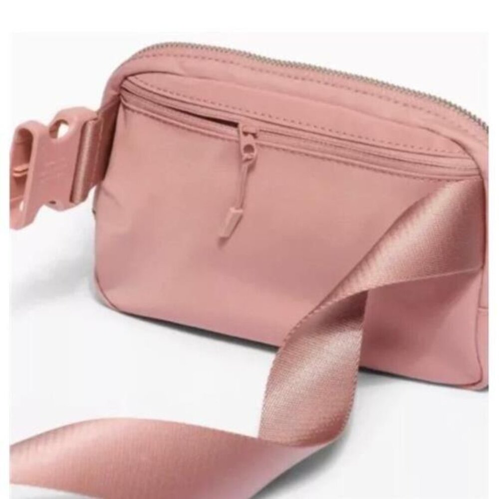 Lululemon everywhere belt bag 1L - Crossbody Adjustable Strap Lulu Light Pink - Picture 3 of 4